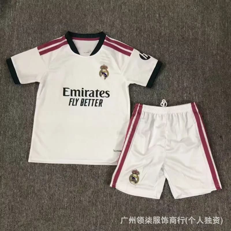 Home Kit Emirates Fly Better