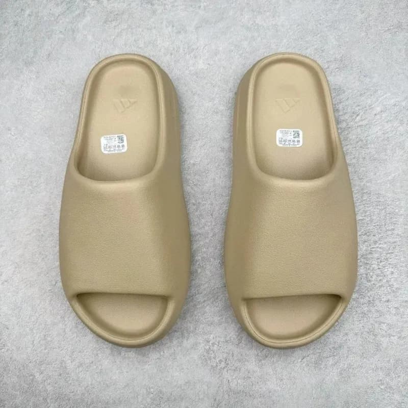 Yeezy Slide Earth