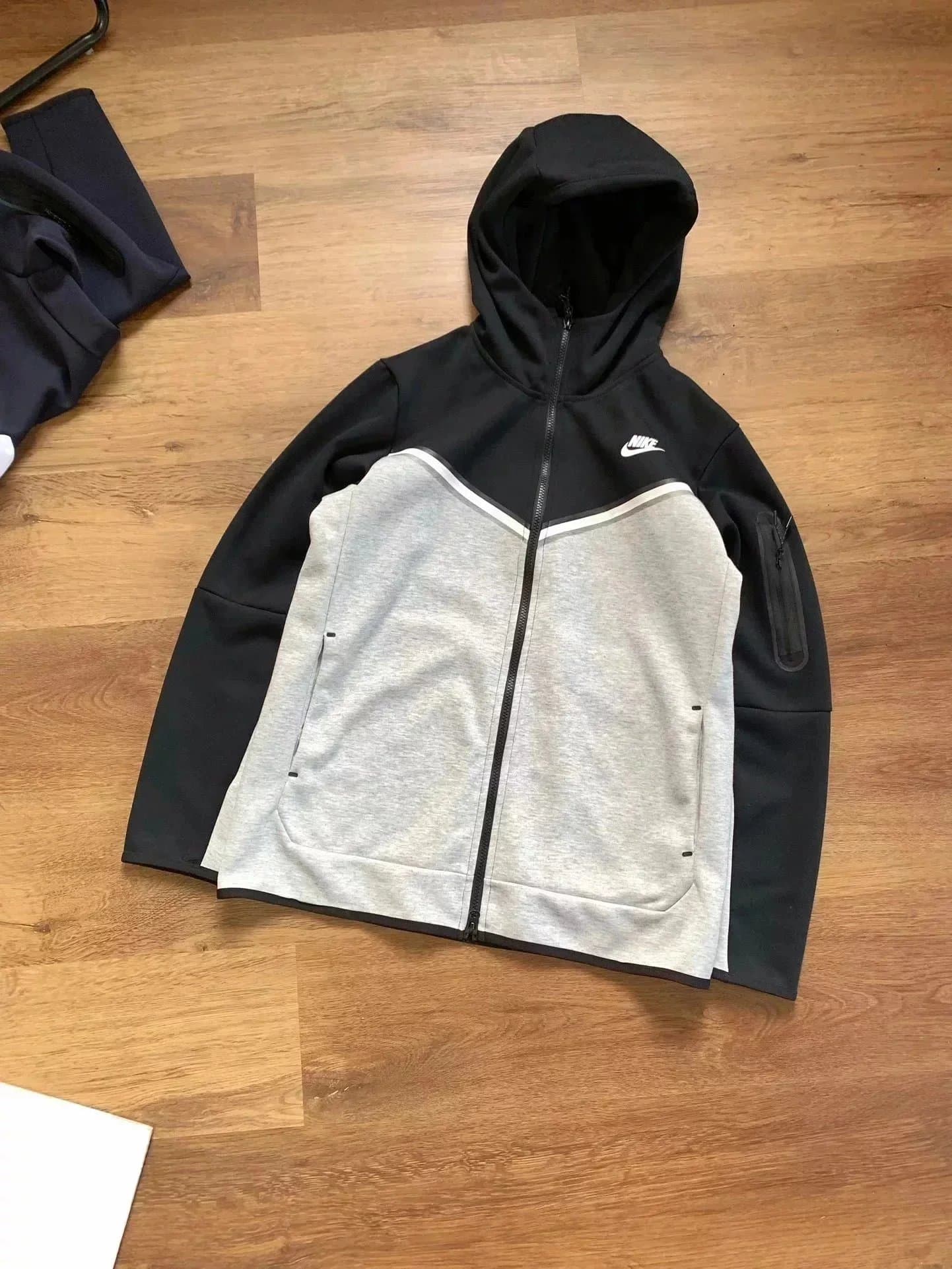 Nike Tech Fleece Joggers Red with Black Panel — 灰黑上衣002