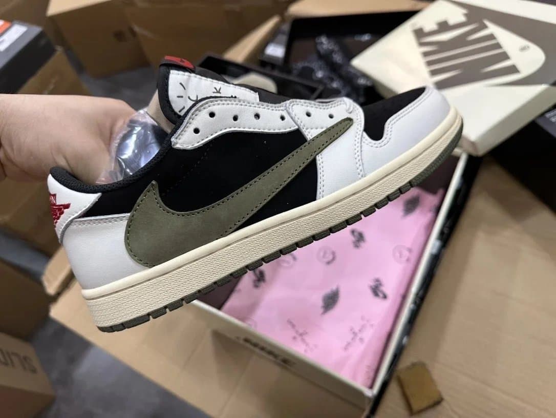 Air Jordan 1 Low Travis Scott Reverse Mocha
