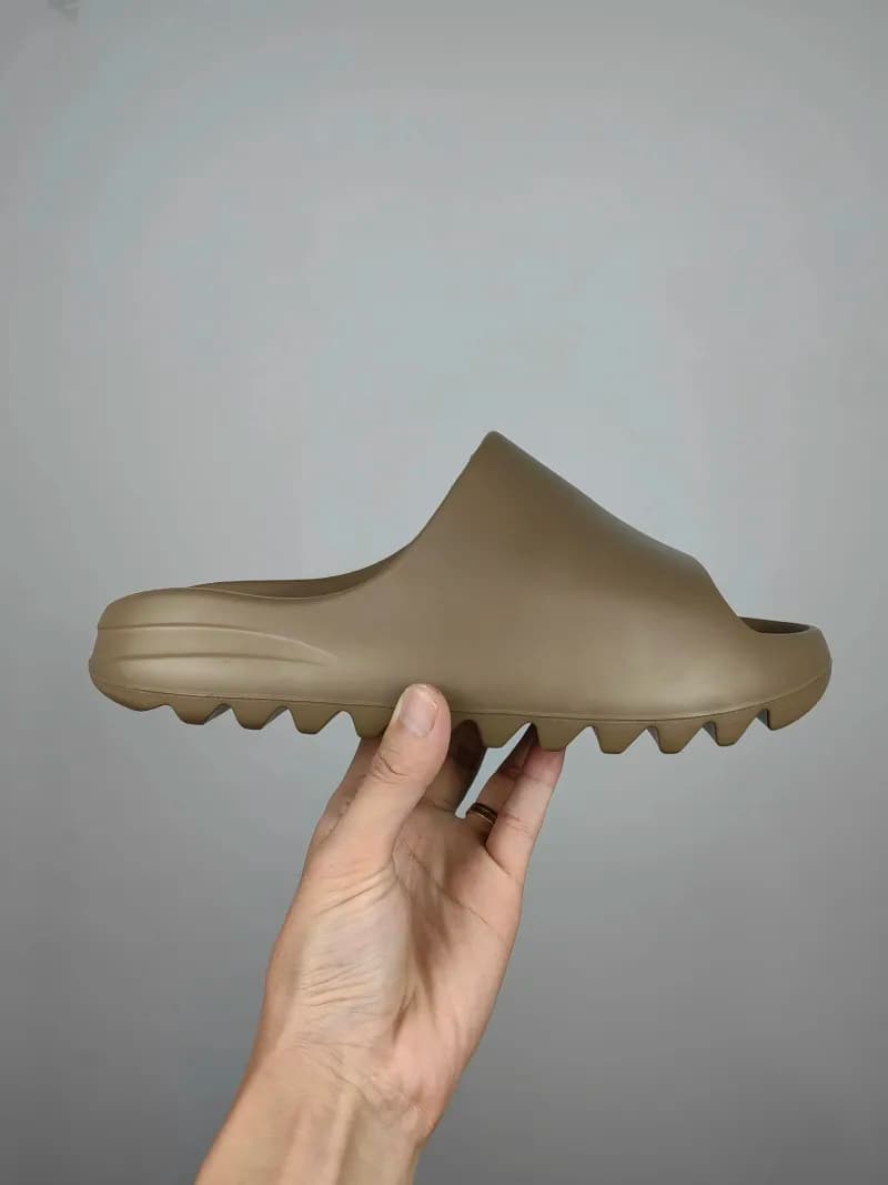 Yeezy Slide Earth