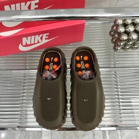 Nike Air VaporMax Plus Olive Orange