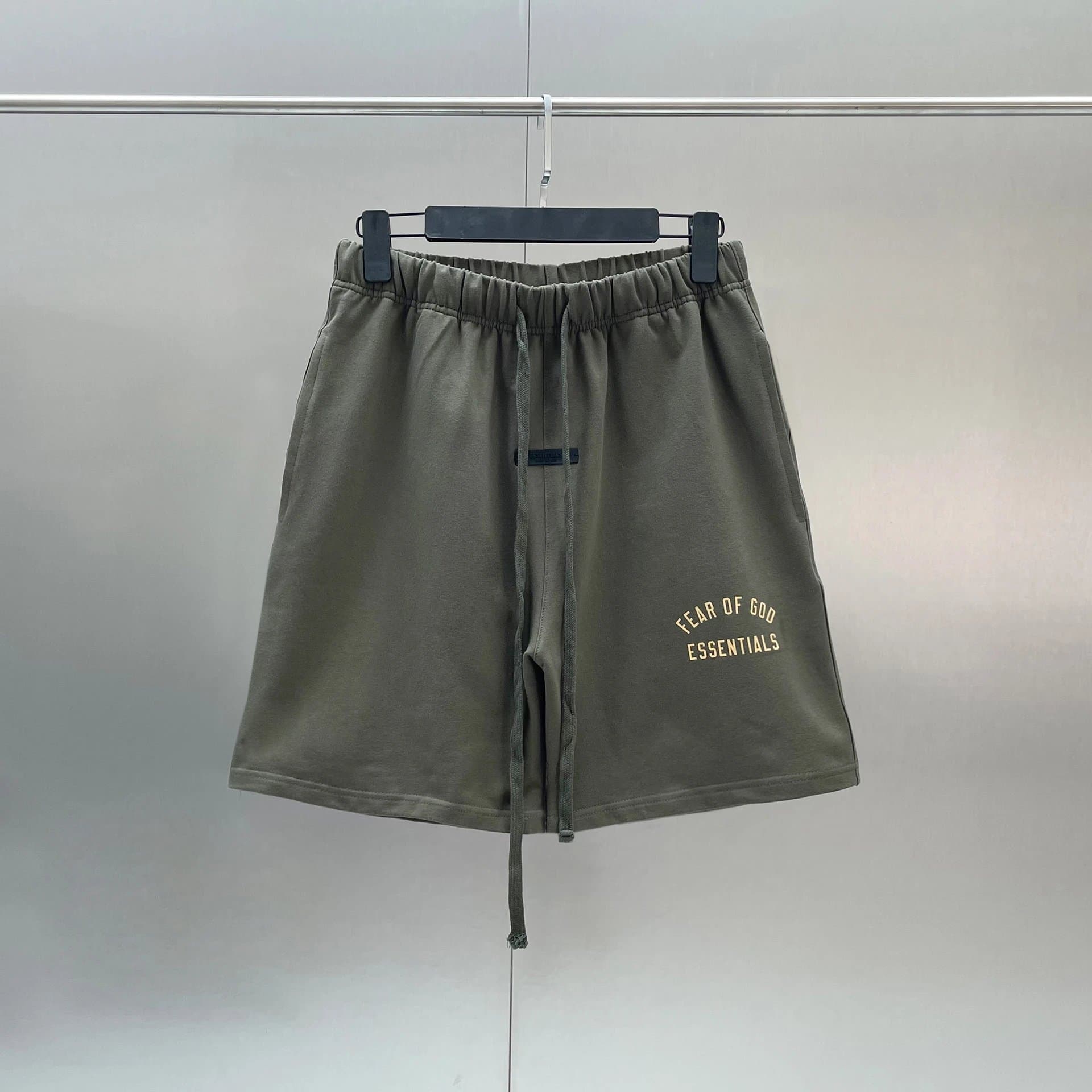 Fear of God Essentials Essentials Shorts Olive — 军绿色kzm51