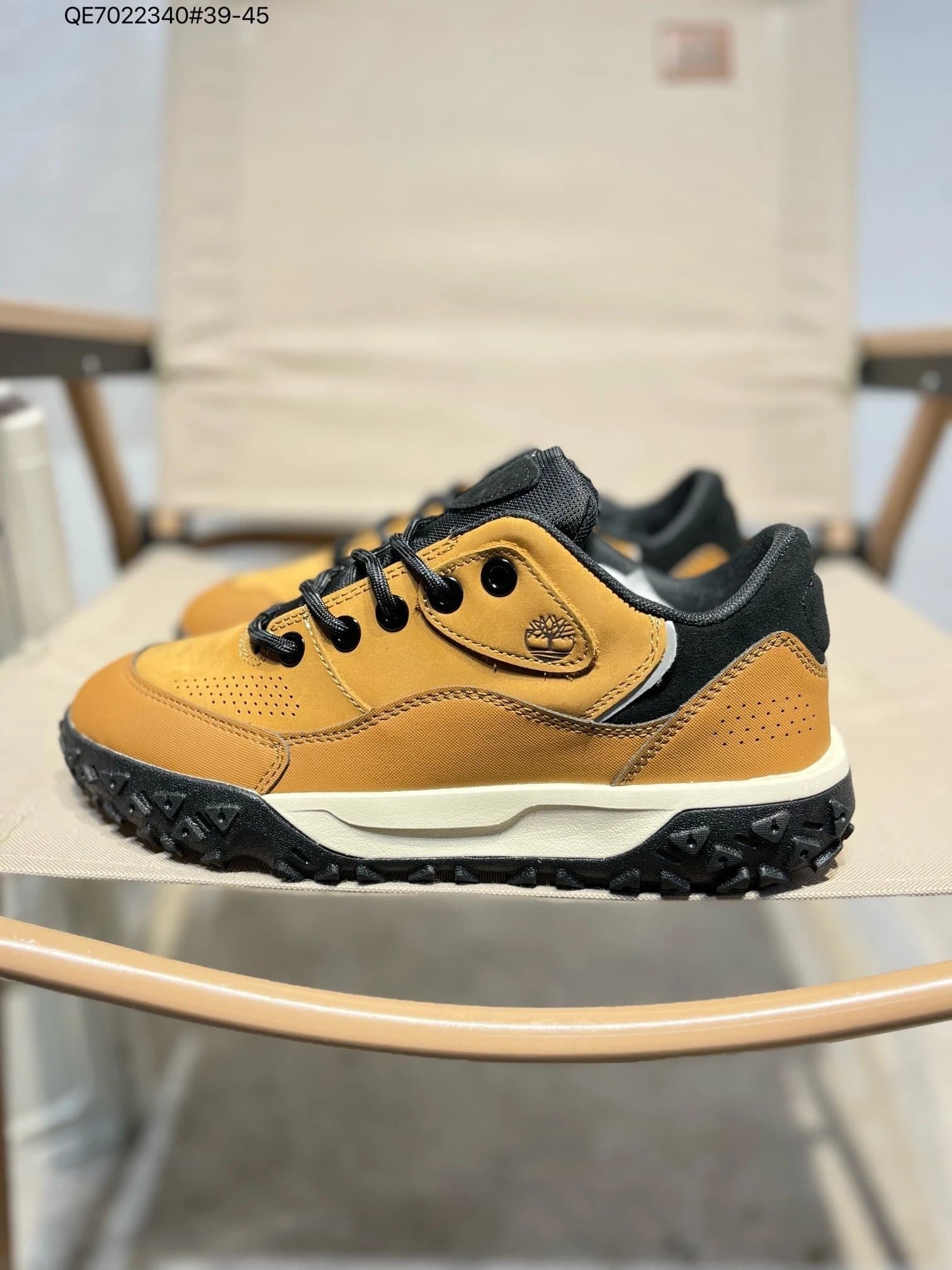 Timberland Trail Light Wheat and Black