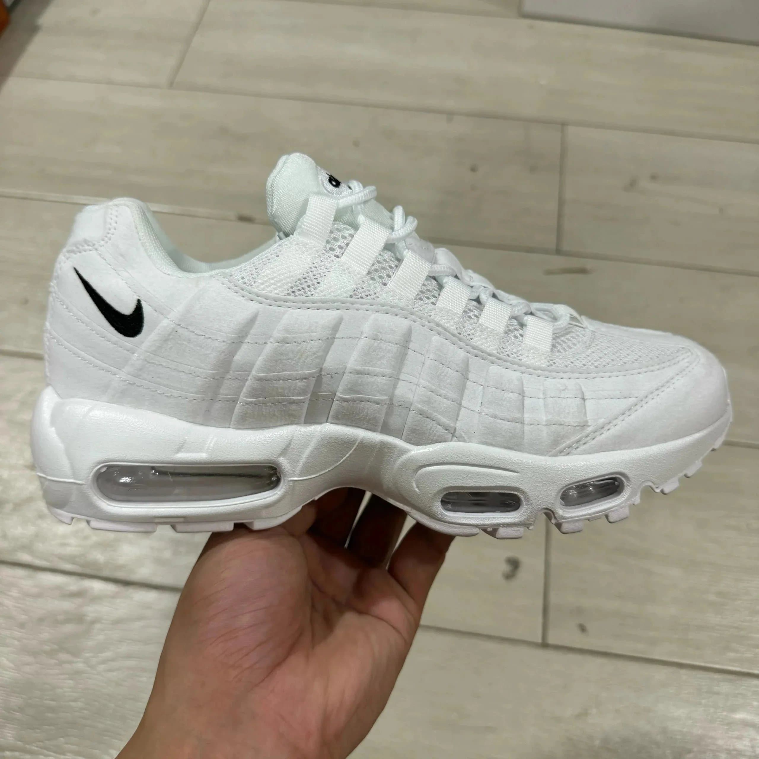 Nike Air Max 95 Travis Scott — 4白黑