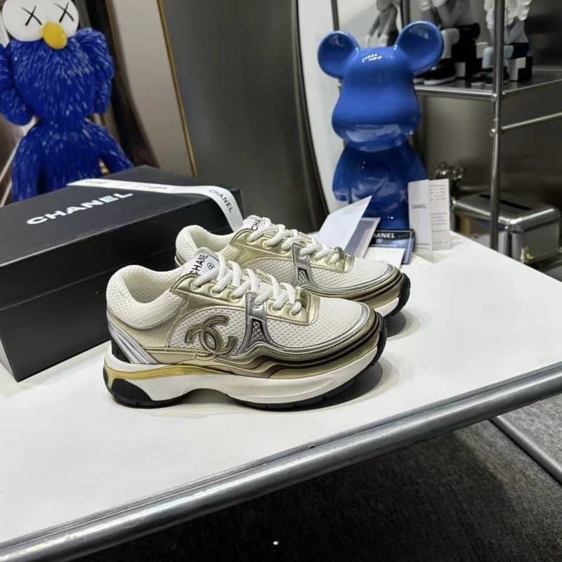 Chanel Sneaker Beige Mesh with Logo — 金色