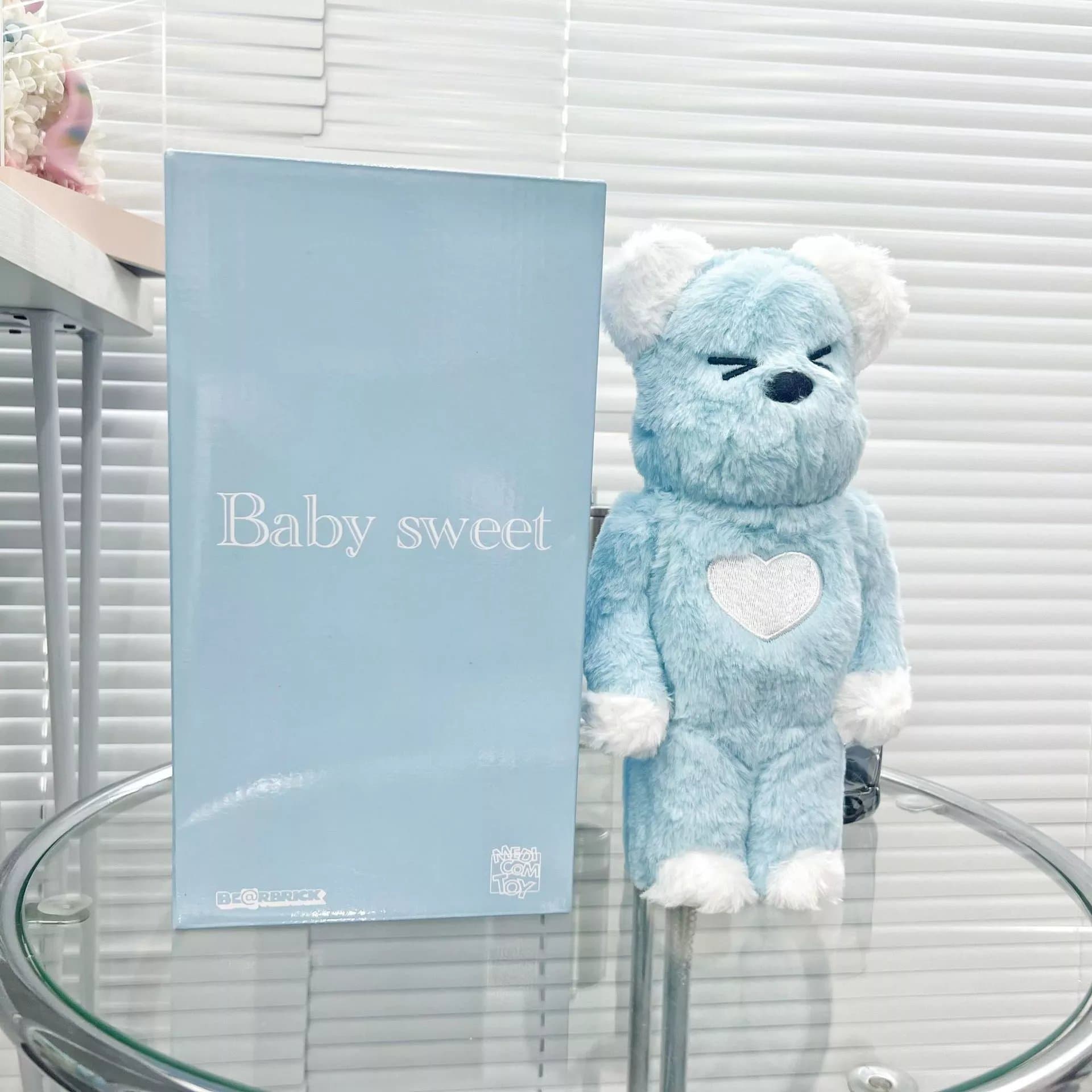 Be@rbrick × KAWS Bearbrick Chrome Lips — love plush blue