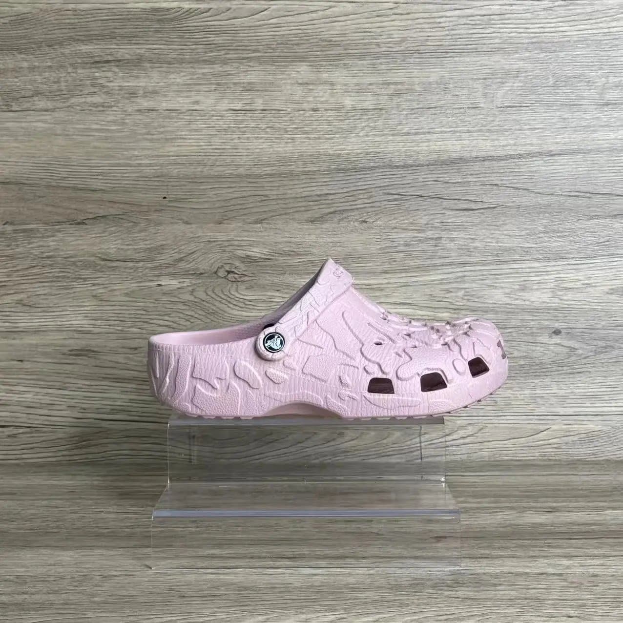 Crocs Classic Clog Embossed — 地图粉色