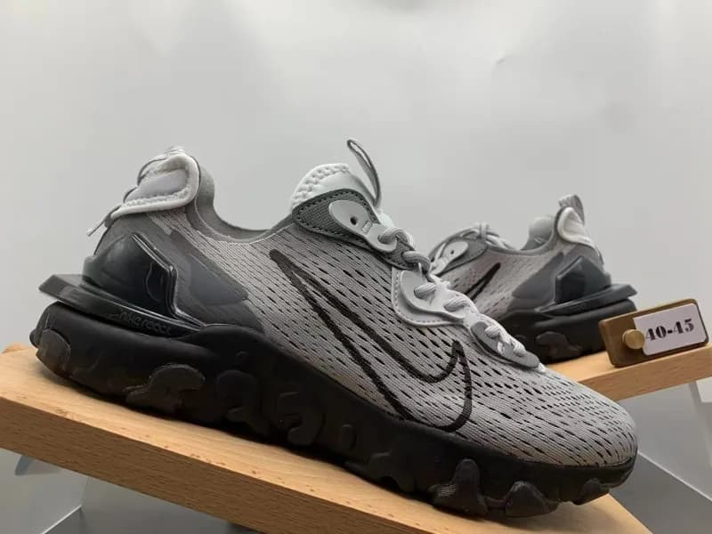 Nike Air VaporMax Plus Black White — 深灰色
