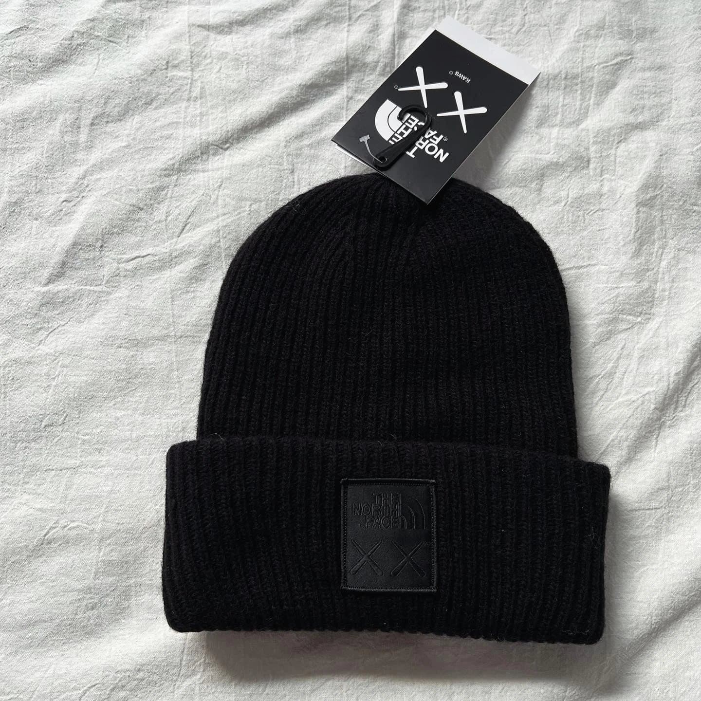 Syna World Beanie Graffiti Logo — 可调节 · XX beanie 黑色