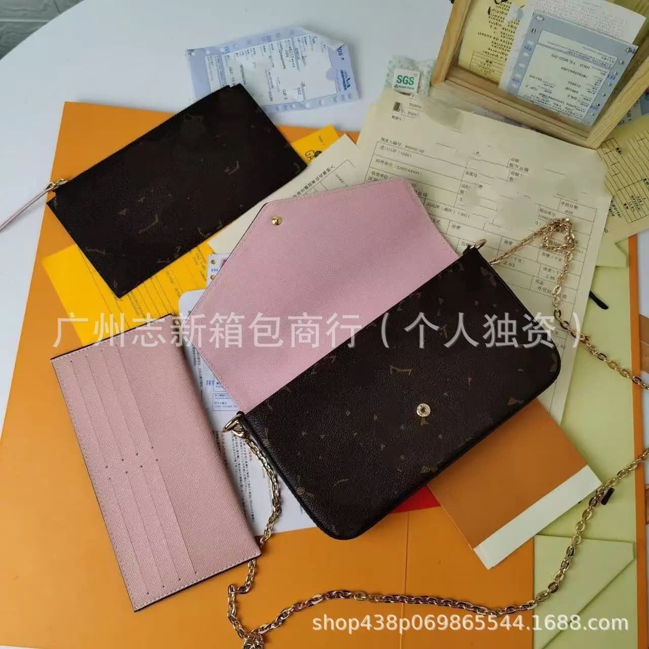 Louis Vuitton Pochette Métis Monogram Empreinte