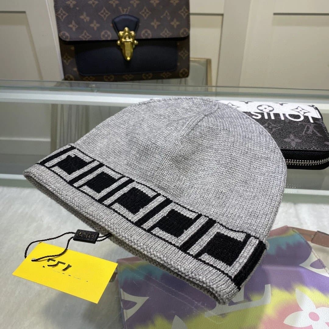 Burberry Logo Beanie Bold Logo — 04