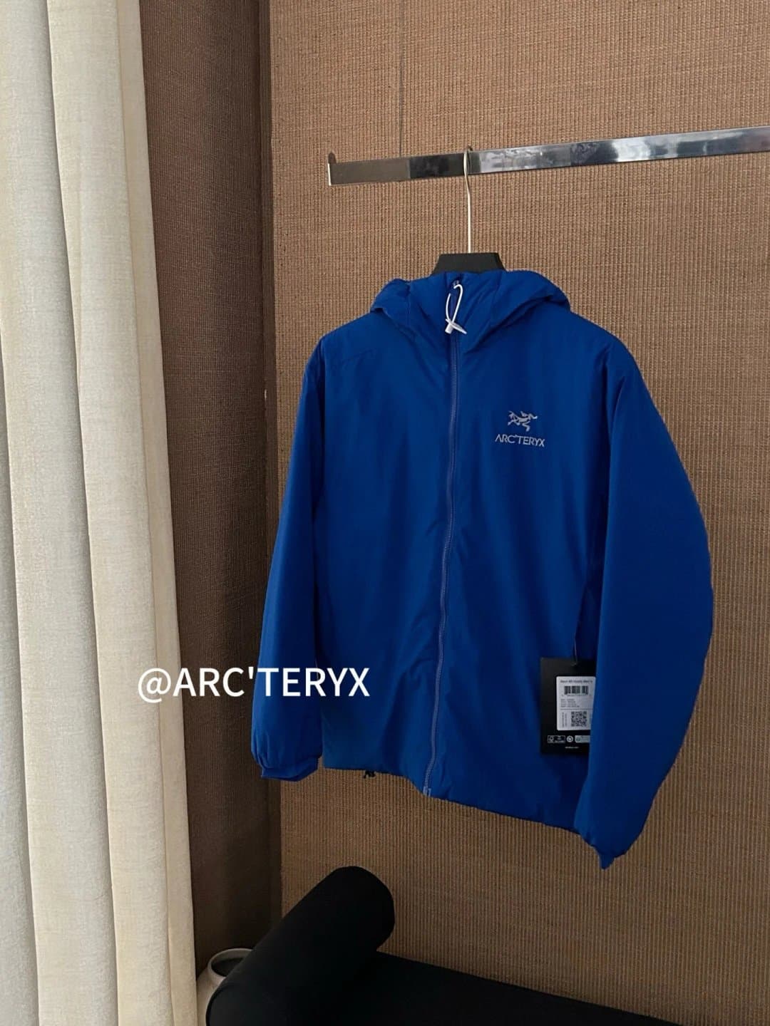 Arc'teryx Alpha SL Jacket Glossy White — 群青蓝   Ultramarine Blue