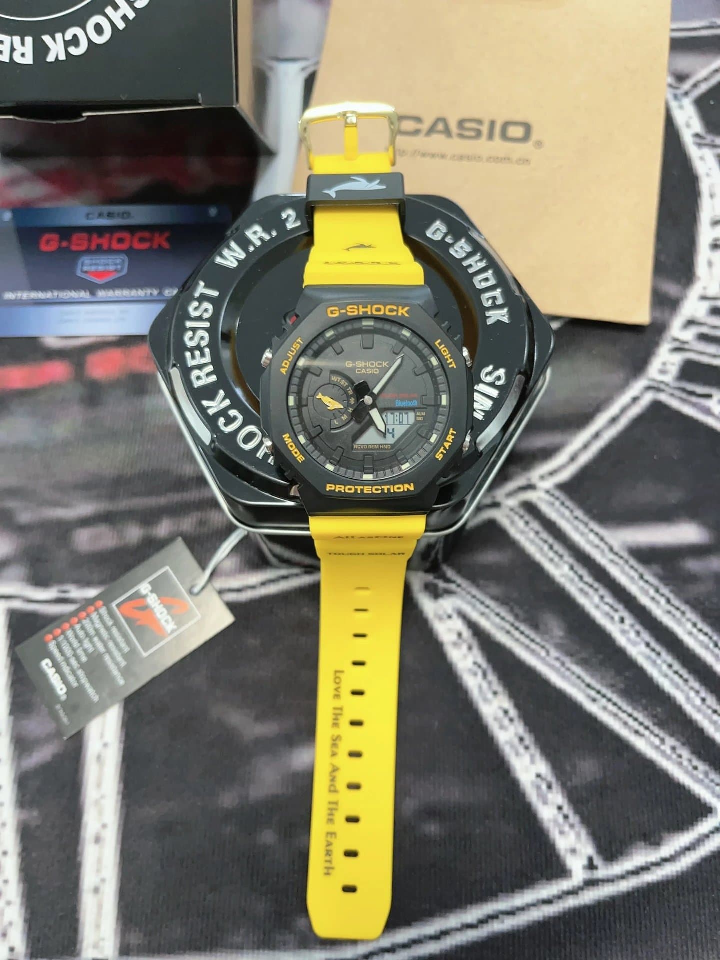 Casio G-Shock GA-2100 Sakura Pink — 黑黄