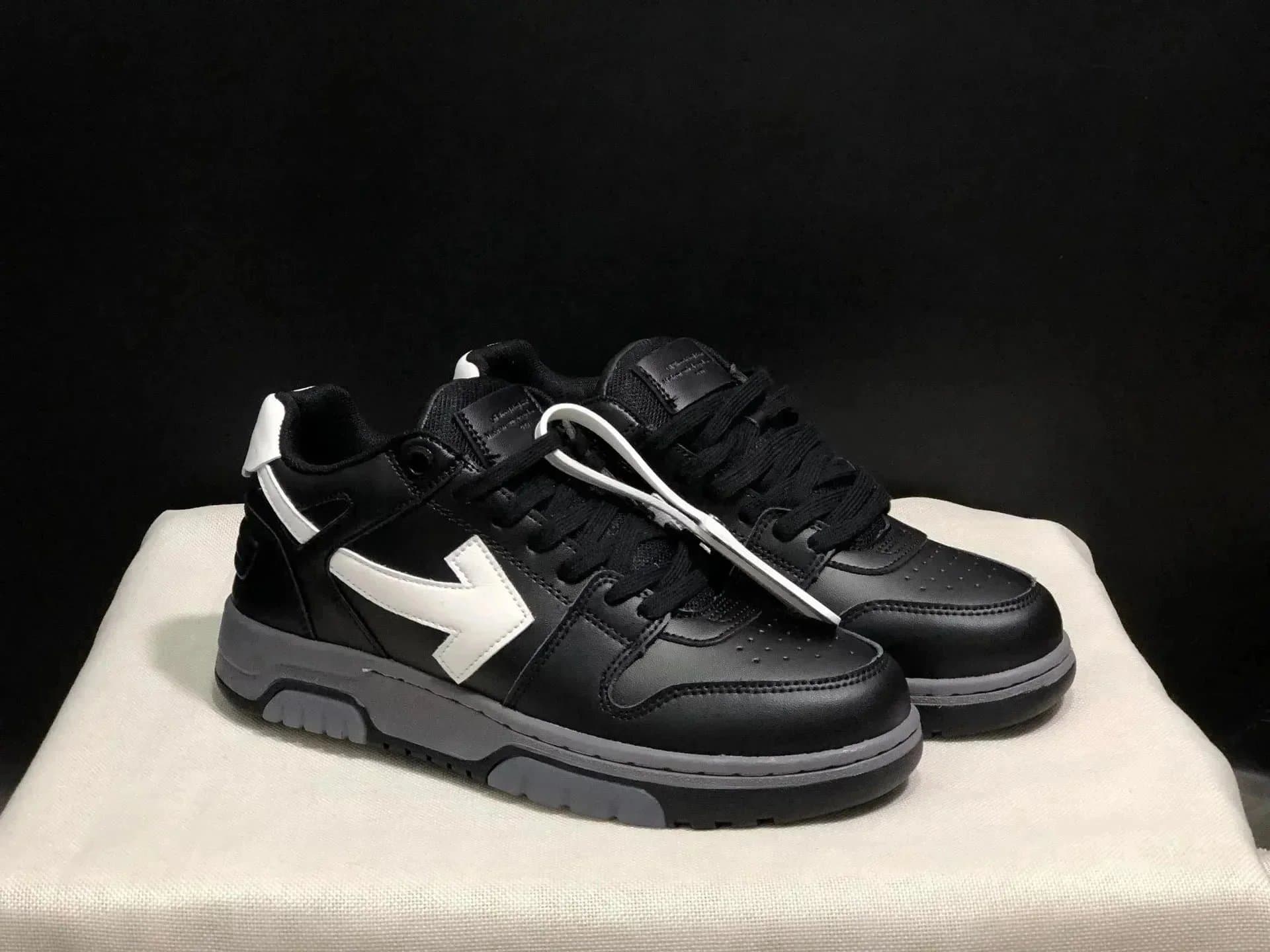 Off-White Low Mint Accents — 24