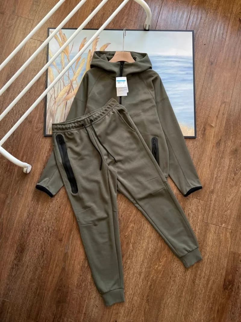 Nike Tech Fleece Hoodie and Joggers Black with White Reflective Tape — 新军绿套装suit