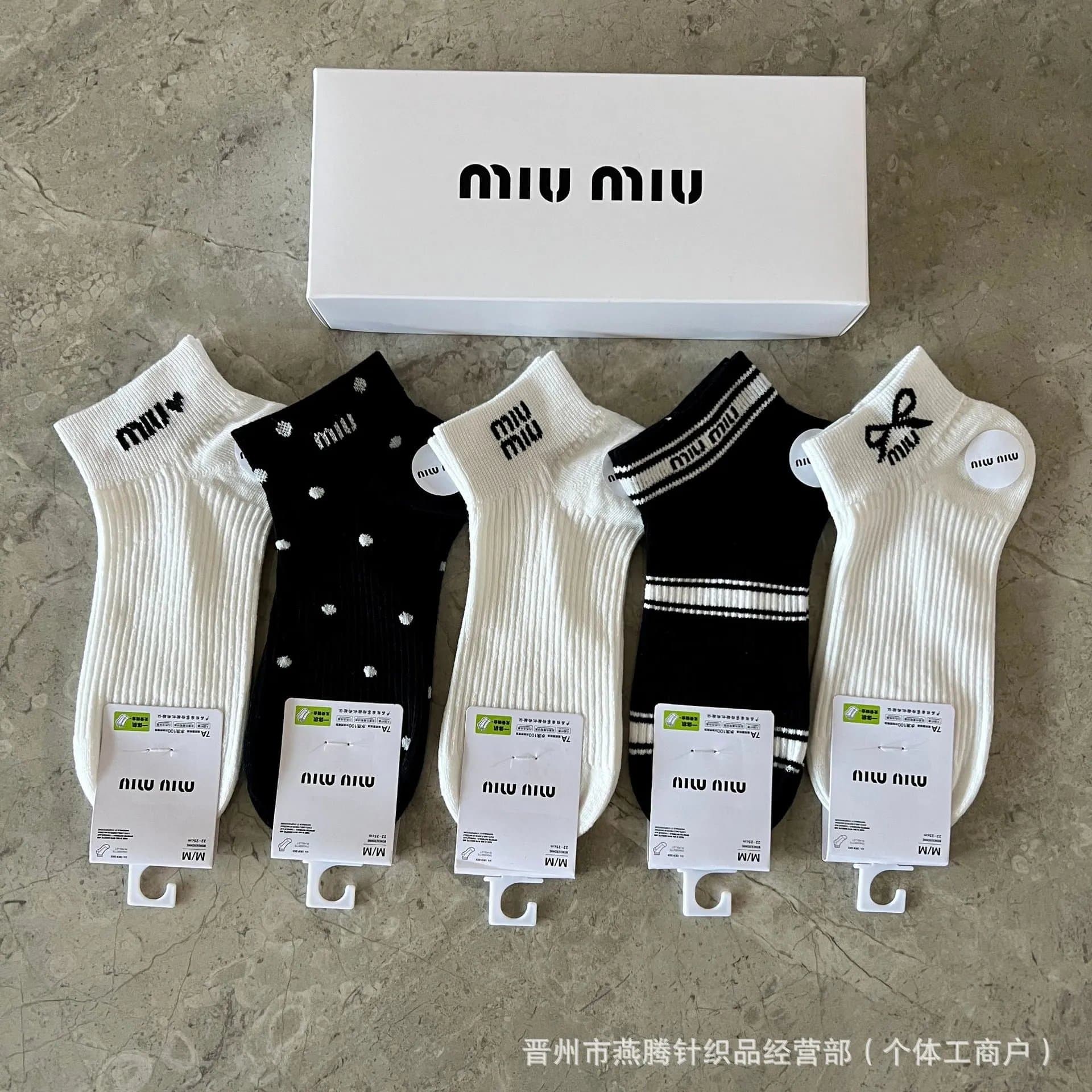 Miu Miu Logo Socks Contrast Logo — 均码 · 23