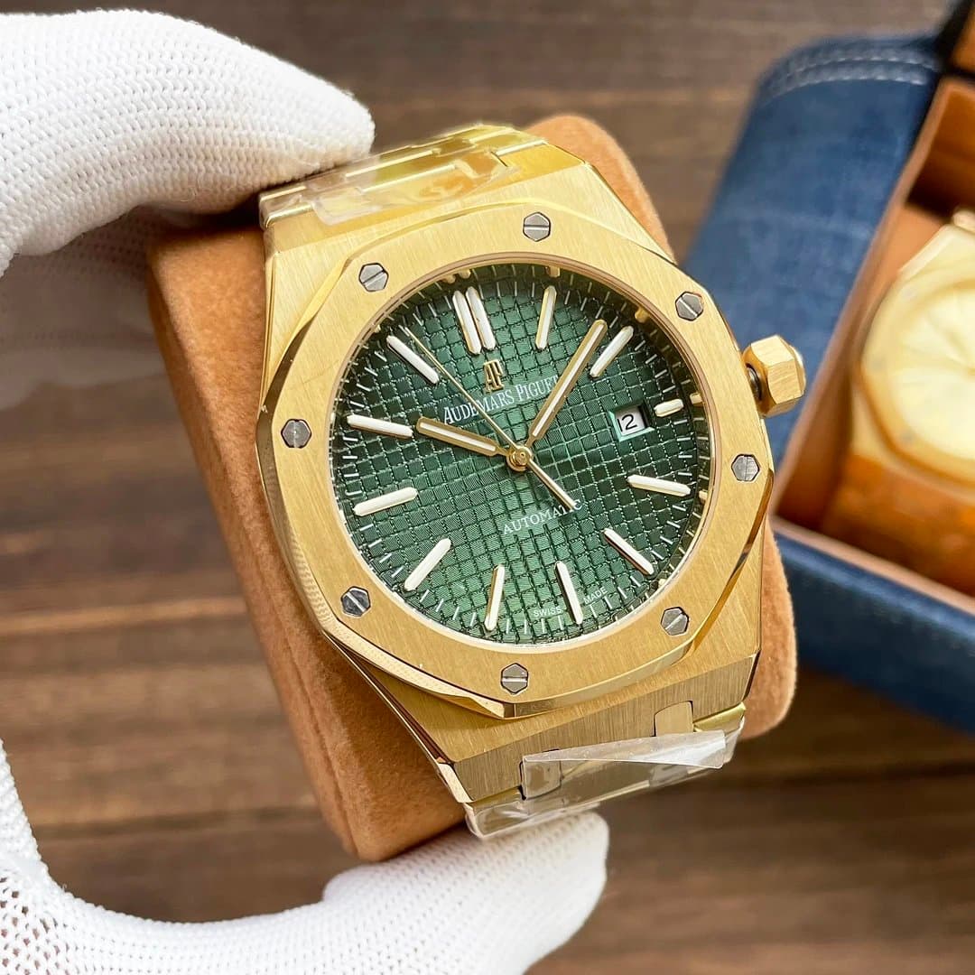 Audemars Piguet Royal Oak Jumbo Extra-Thin — 黄金色壳·绿盘钢带