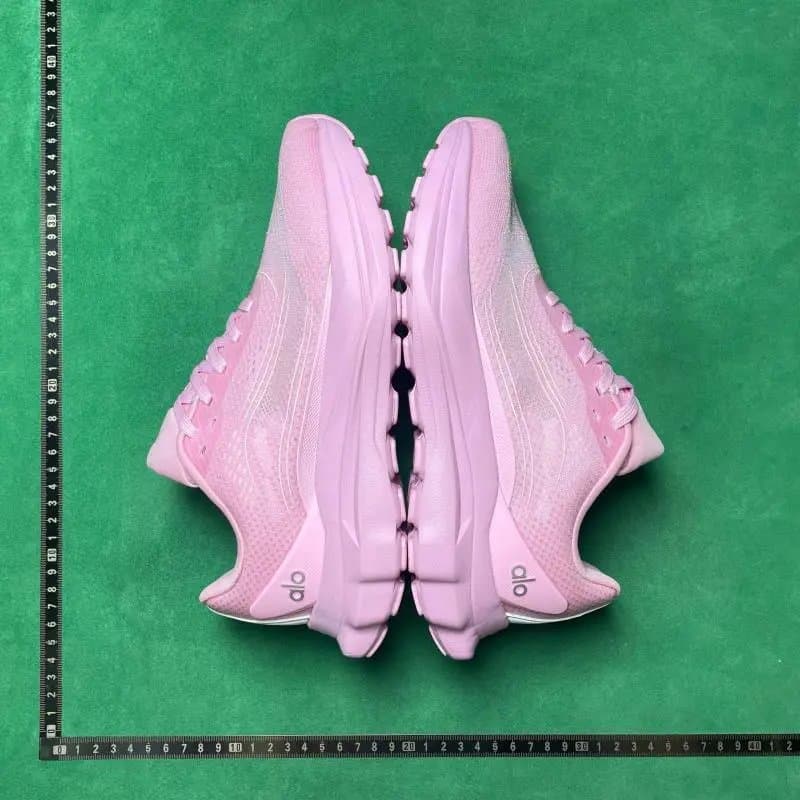On Alo Yoga Sneaker Soft Pink