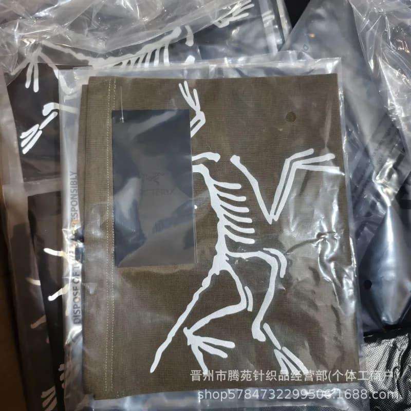 Arc'teryx Skeleton Print Bag Frog Skeleton — 军绿色含羊毛款