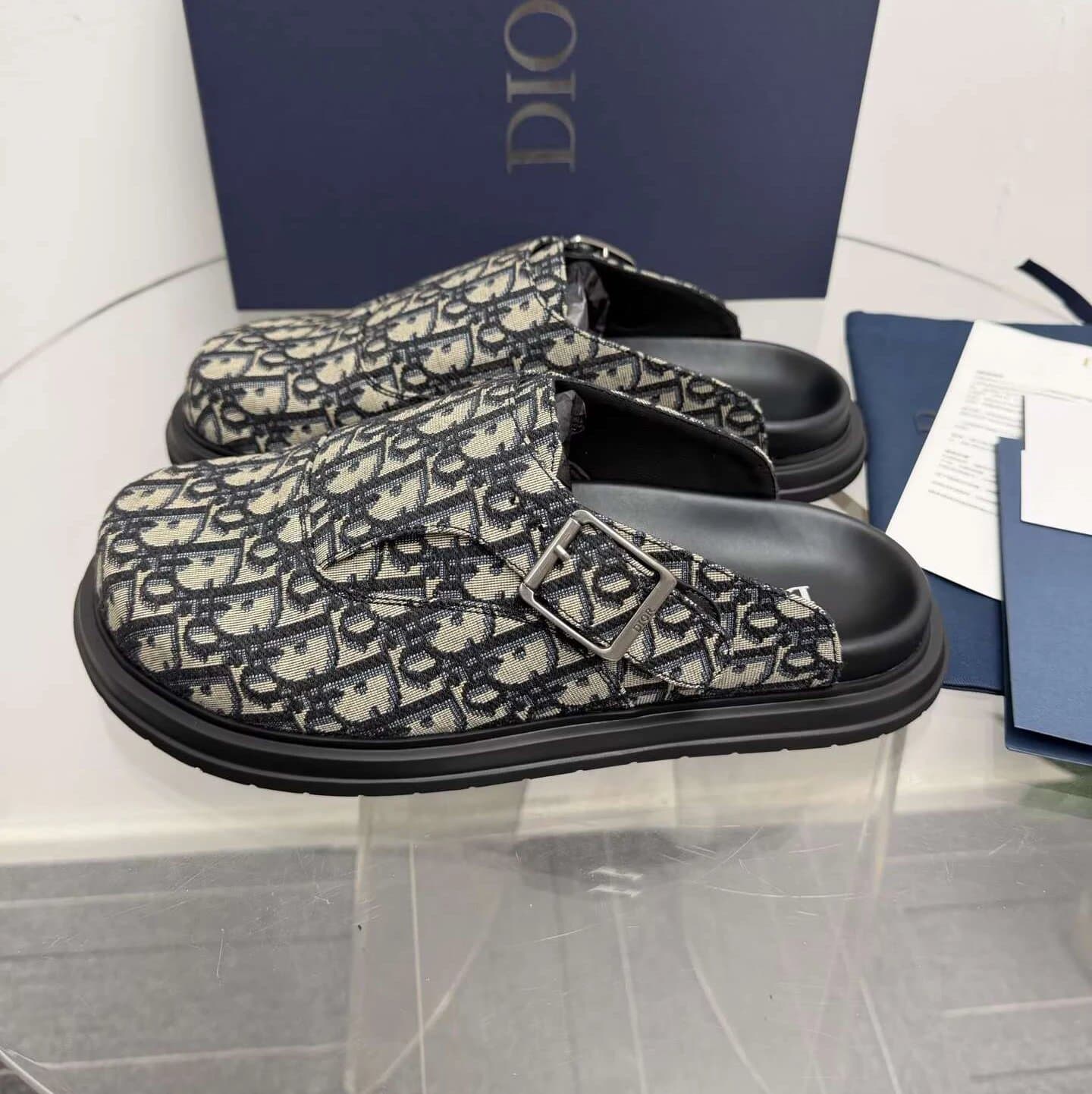 Dior B23 Slide Suede Strap with Buckle — 勃肯黑白