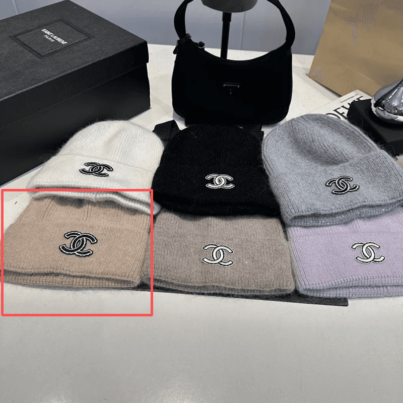 Loewe Ribbed Beanie Logo Patch — 33