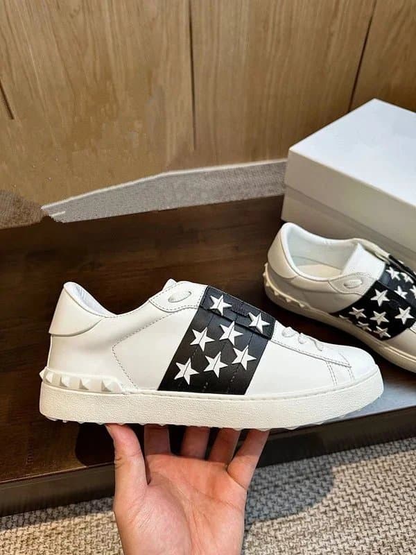 Valentino Rockstud Low Stud Strap — 黑白色  33