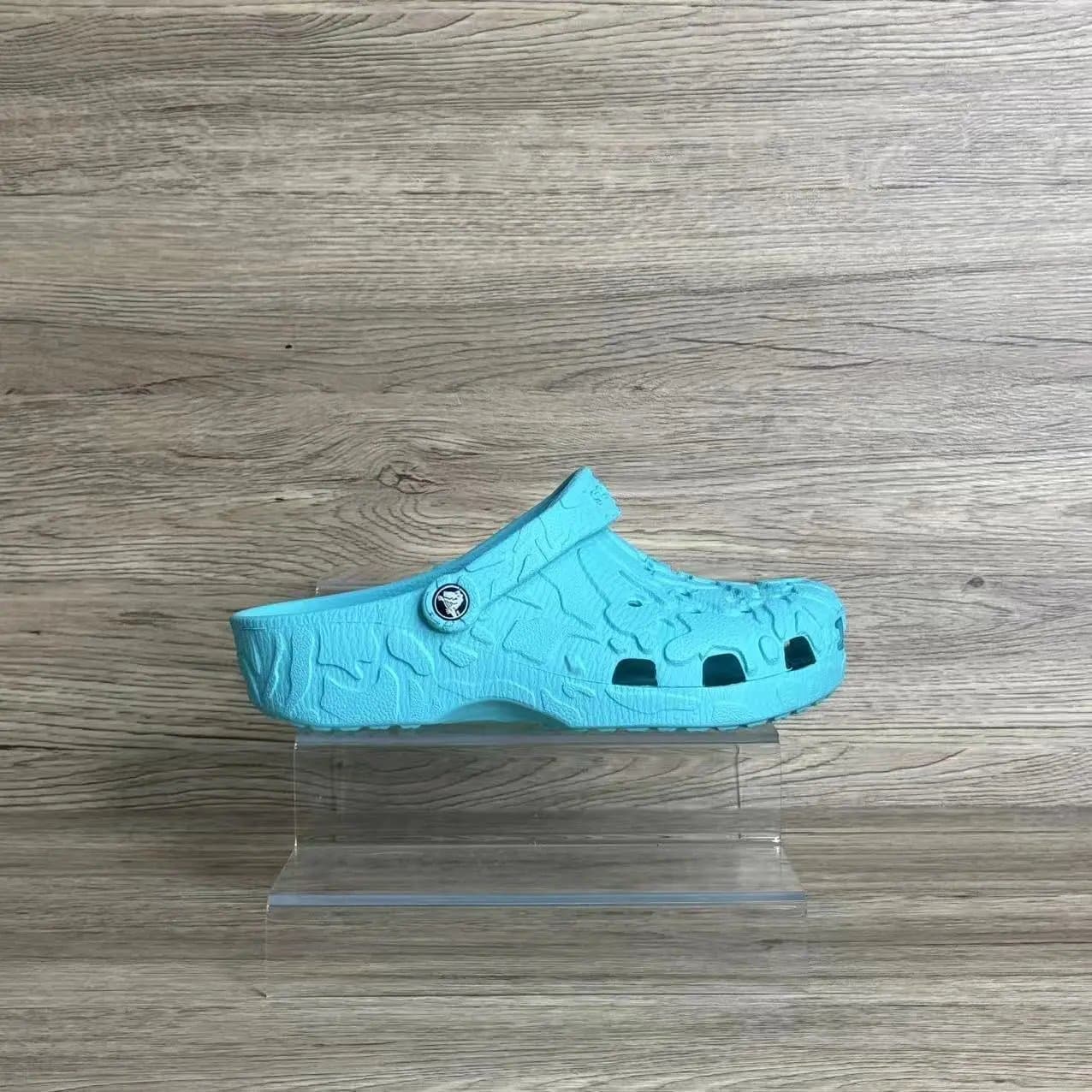 Crocs Classic Clog Embossed — 地图湖水蓝