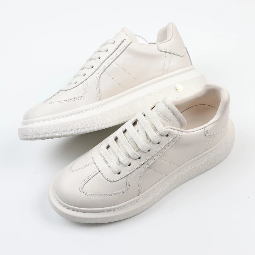 Alexander McQueen Sneaker Triple White