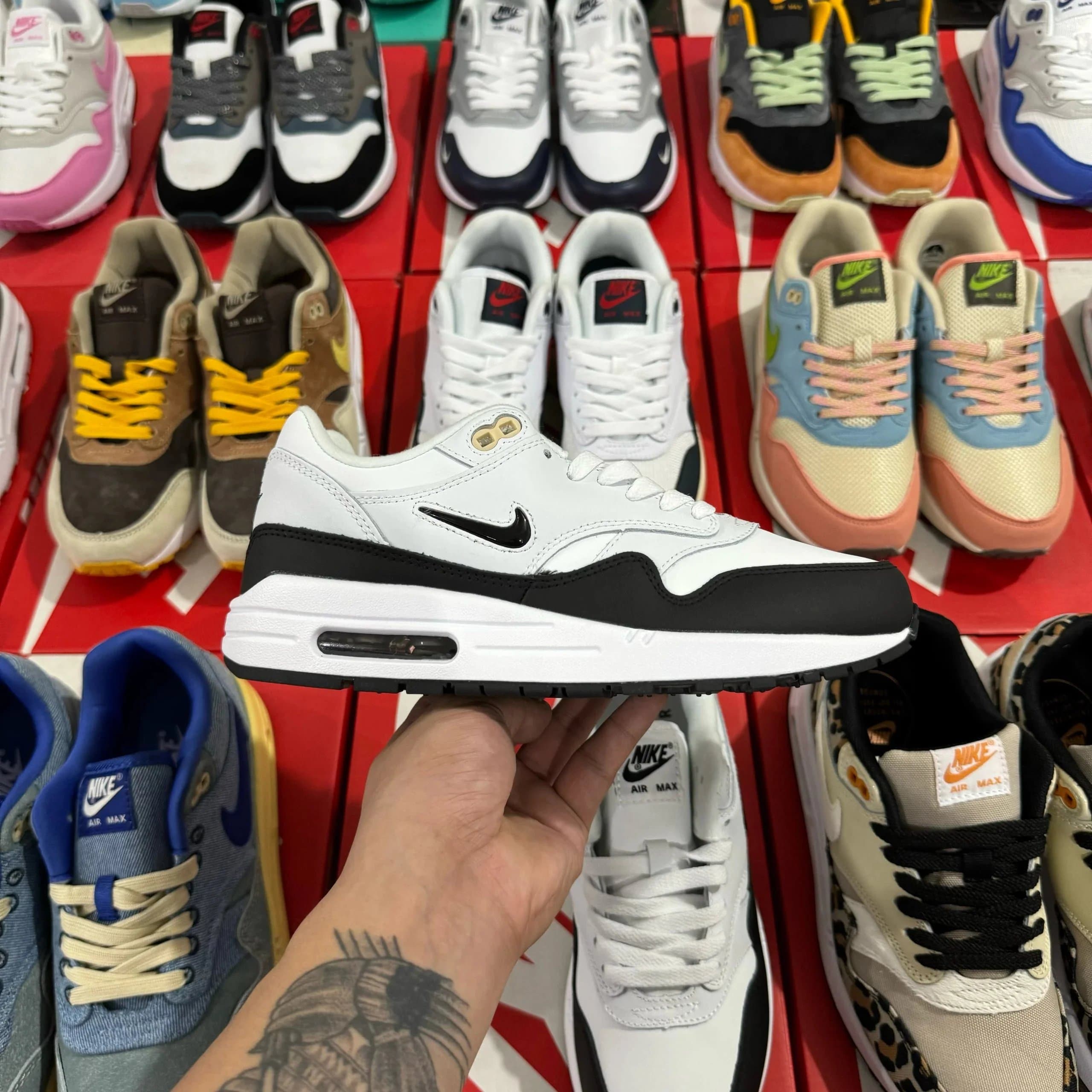 Nike Air Max 1 Wheat — 黑白小钩