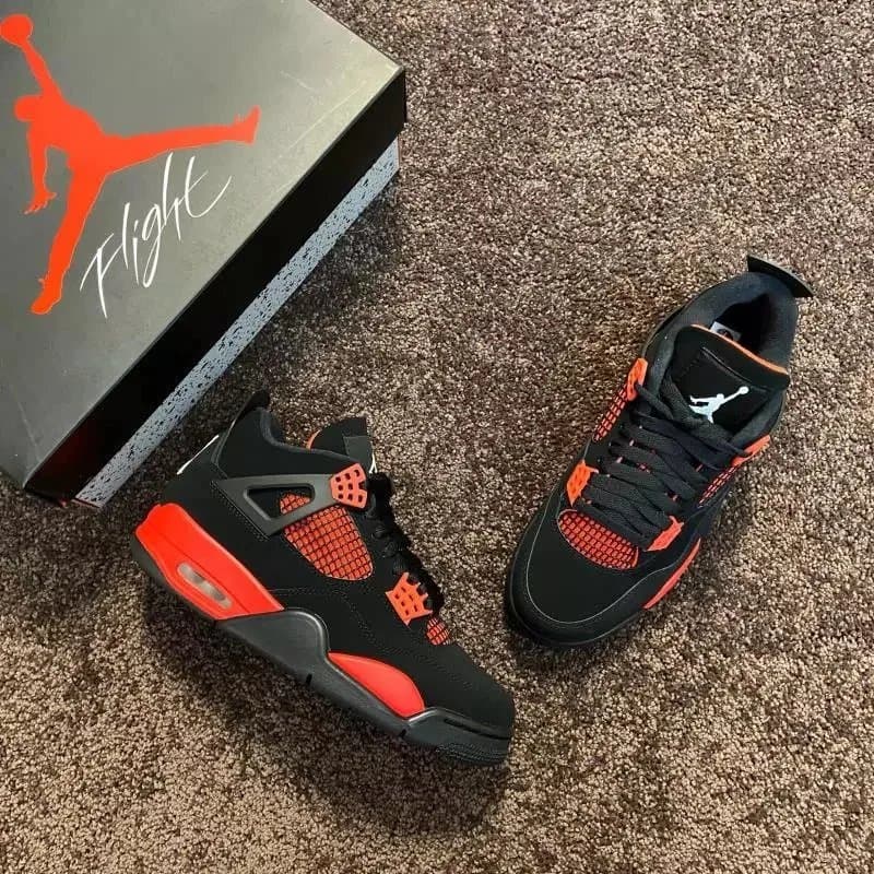 Air Jordan 4 Bred