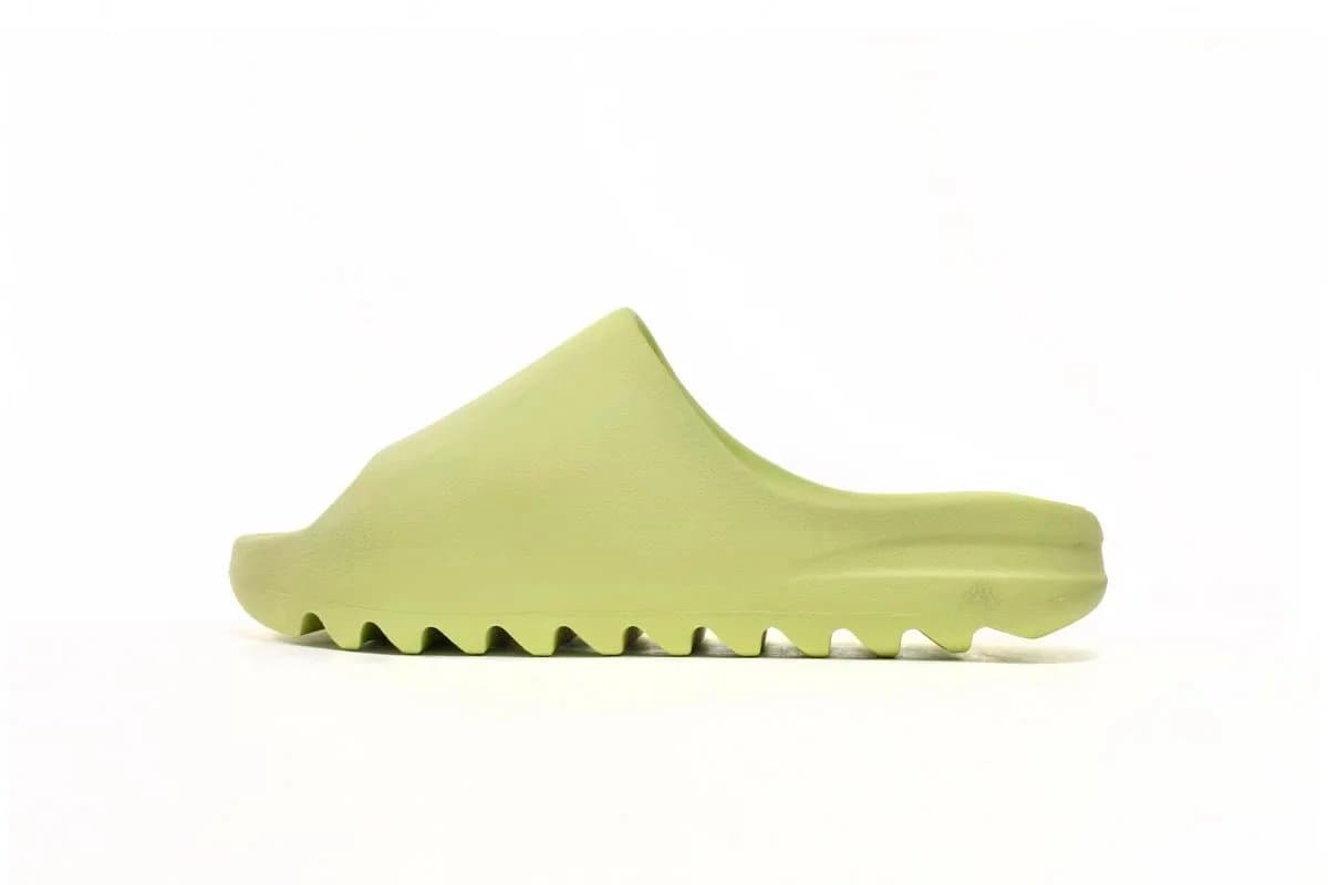 Yeezy Slide Earth — HQ6447
