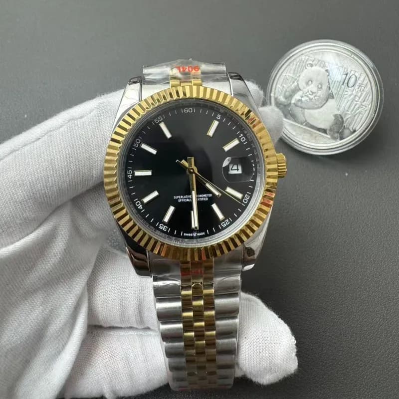 Rolex Day-Date 40 Green Vignette Dial — 间金黑面
