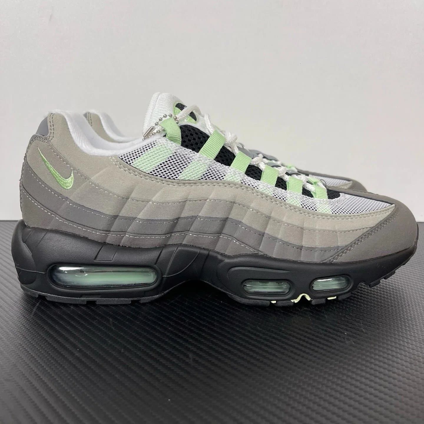 Nike Air Max 95 Sunset Gradient — EM版本 · Air Max 95 灰绿CD7495-101