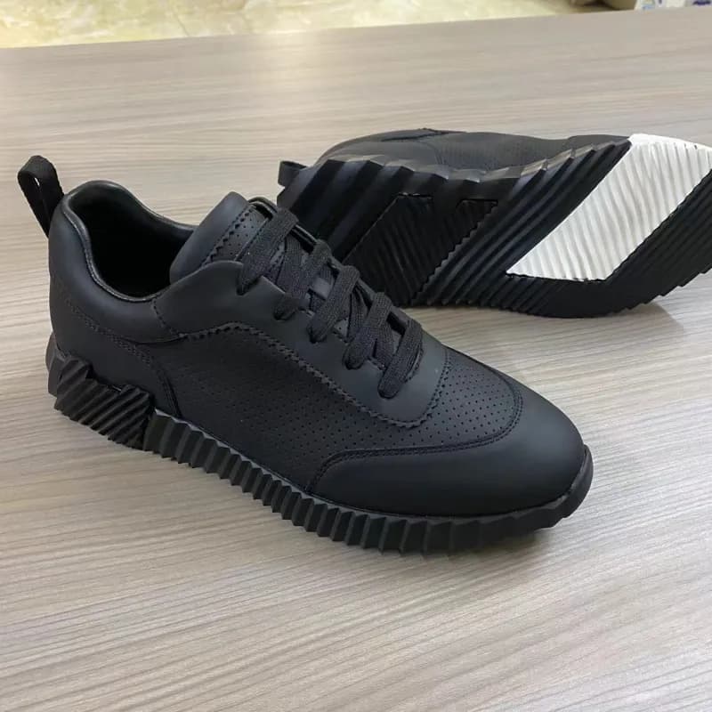 Hermès Run Away All White — 26黑色皮面冲孔