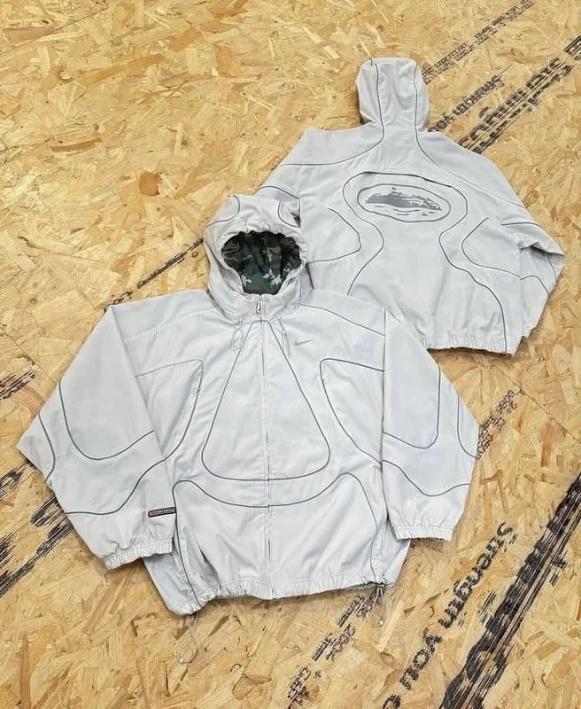Nike Windrunner Jacket Reflective Outline