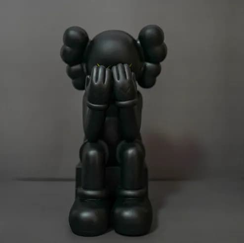 BAPE × KAWS Half-Brain Ape Figure Split Brain Design — 海港系列-坐姿28cm黑色（底座可拆卸）