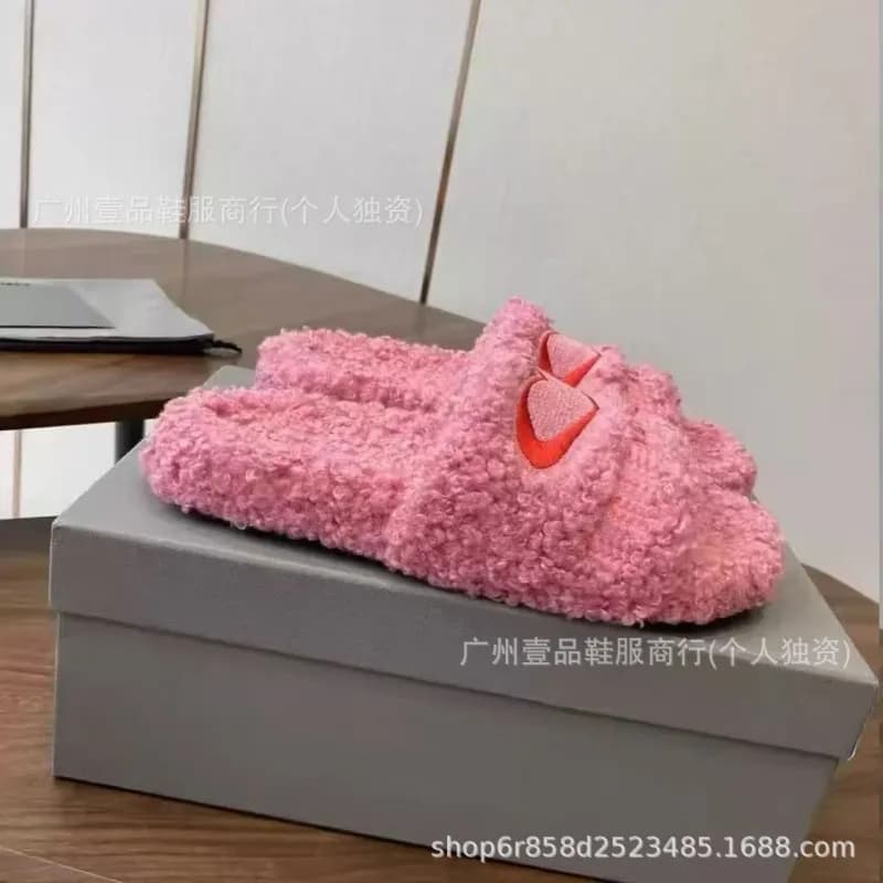 Nike Air VaporMax Slide Fluffy Pink