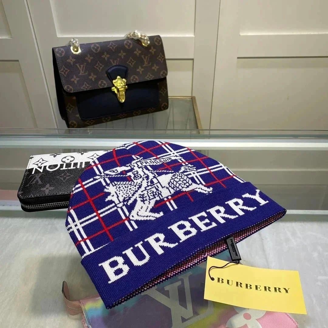 Burberry Ribbed Beanie Logo Patch — 21