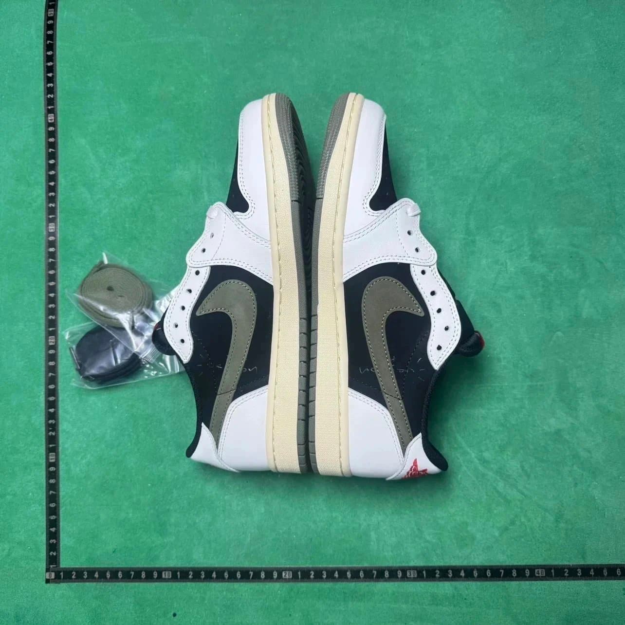 Nike × Travis Scott Dunk Low Reverse Mocha — 5号绿勾白皮