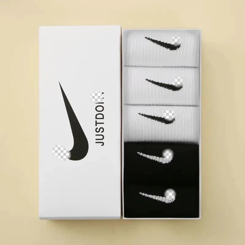 Nike Socks 5-Pack — 礼盒装【3白+2黑】