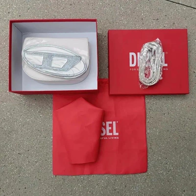 Diesel Wallet D Logo — Diesel 米白色