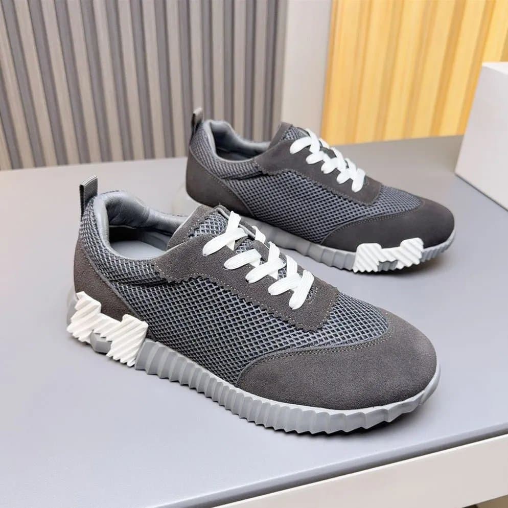 Hermès Low-Top Sneaker Contrast Sole — X22