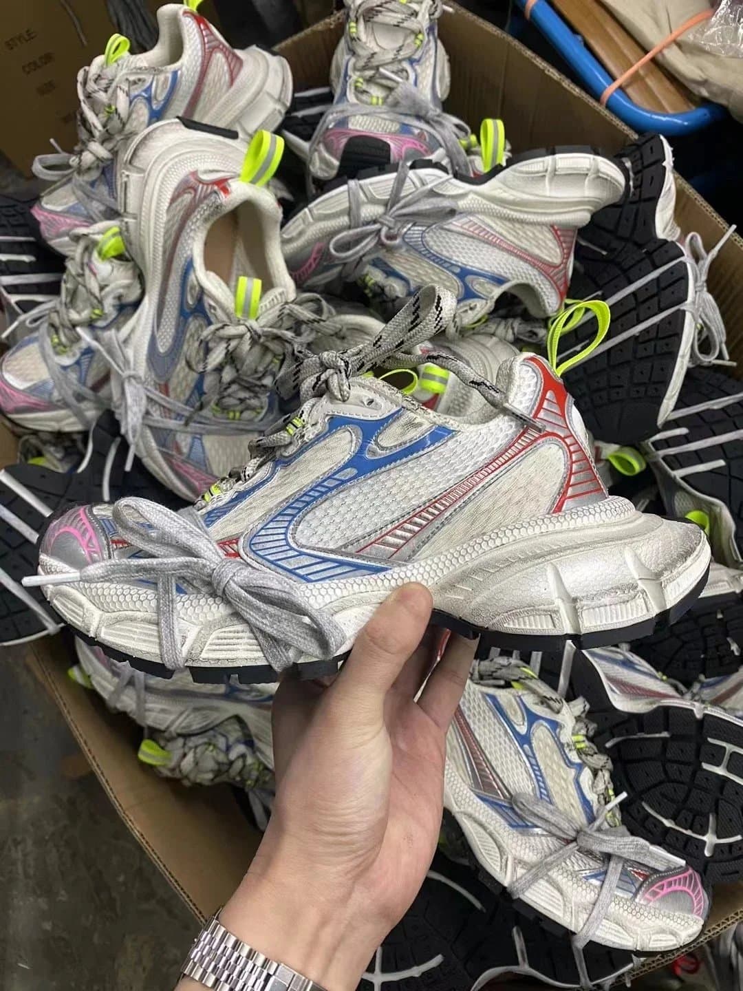 Yeezy 700 Wave Runner — XA版本 · 3XL 白彩色