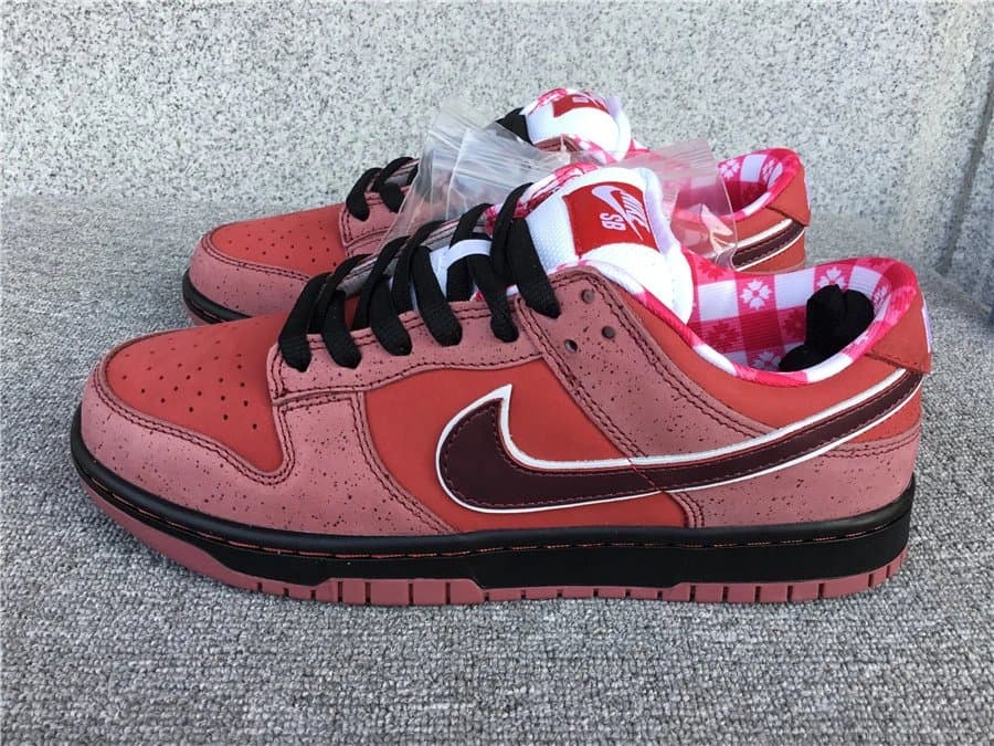 Nike SB Dunk Low Strawberry Pie