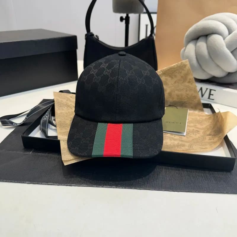 Gucci Baseball Cap GG Supreme — 26