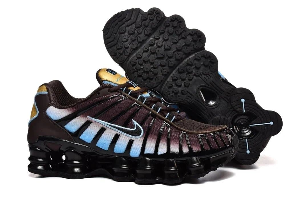 Nike Air Max Plus Triple Black — 渐变