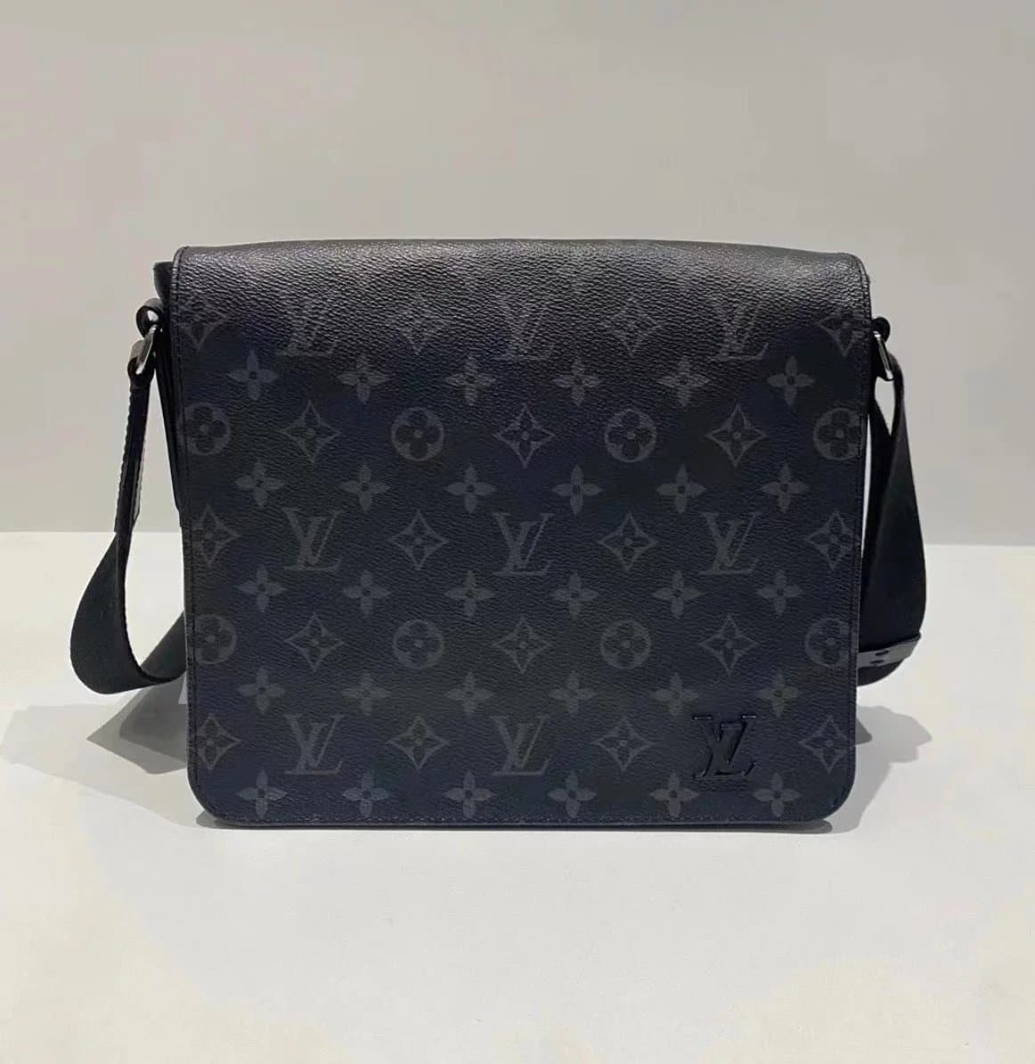 Louis Vuitton Porte-Documents Messenger Monogram Eclipse — 黑色印花邮差包