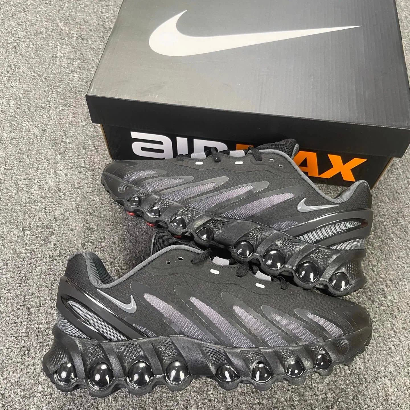 Nike Air Max Plus Triple Black