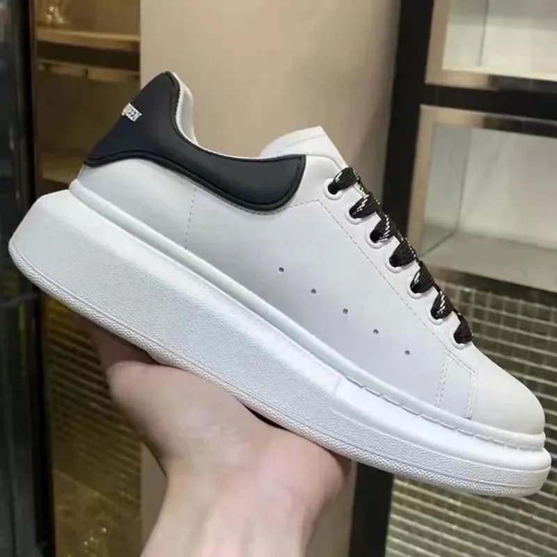 Alexander McQueen Sneaker White with Black Heel Tab — 滴胶黑色
